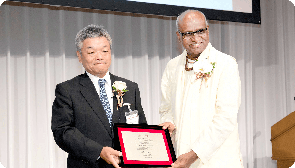 Presentation of the Nikkei Asia Award to Akshaya Patra representatives